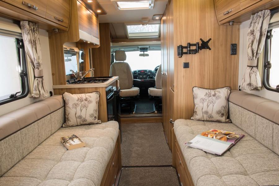 Интерьер Elddis Accordo 140 2015 года  (фото 3 из 5)